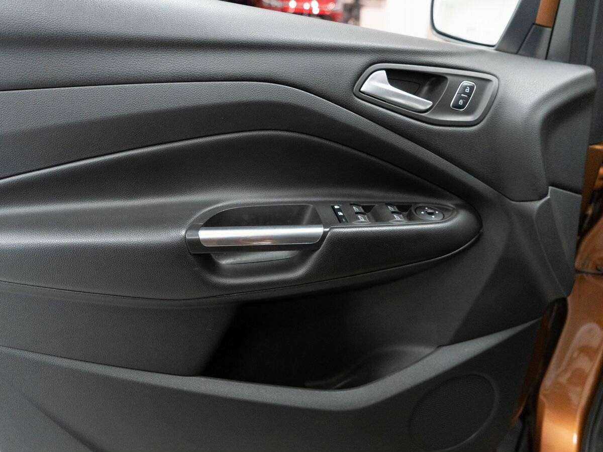 Б/У Форд Куга 2017 года. Фото: #13