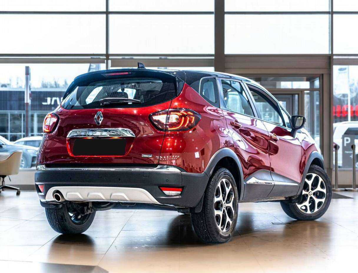 Б/У Рено Каптюр 2021 года. Фото: #2