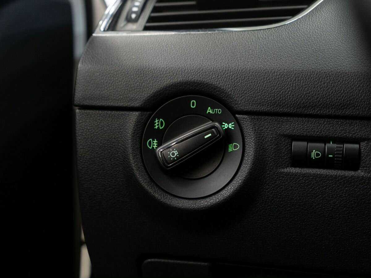 Б/У Шкода Октавия 2014 года. Фото: #14