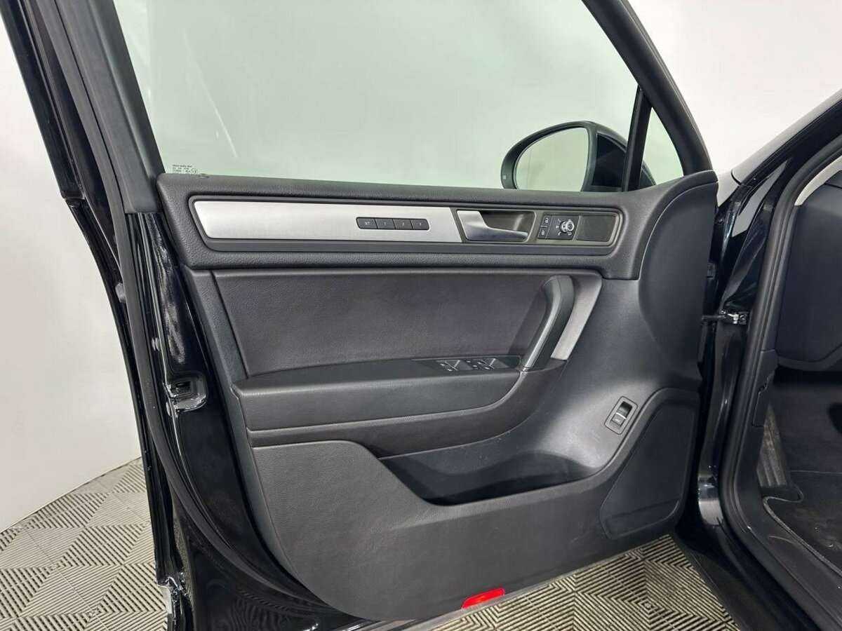 Б/У Фольксваген Туарег 2012 года. Фото: #7