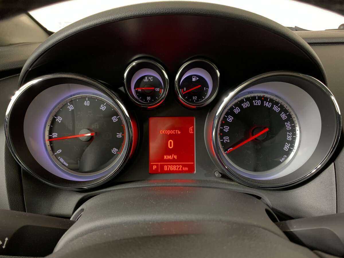 Б/У Опель Астра 2012 года. Фото: #11