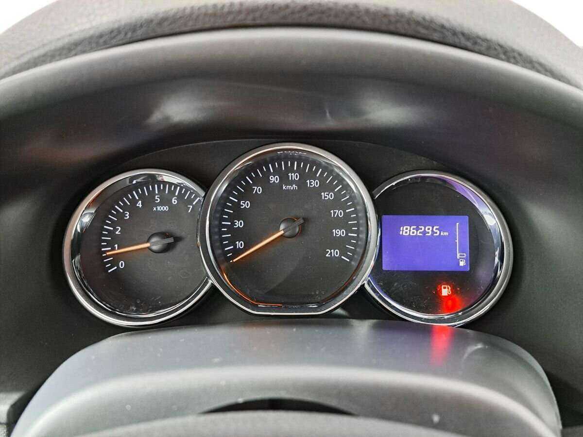 Б/У Рено Сандеро 2015 года. Фото: #10