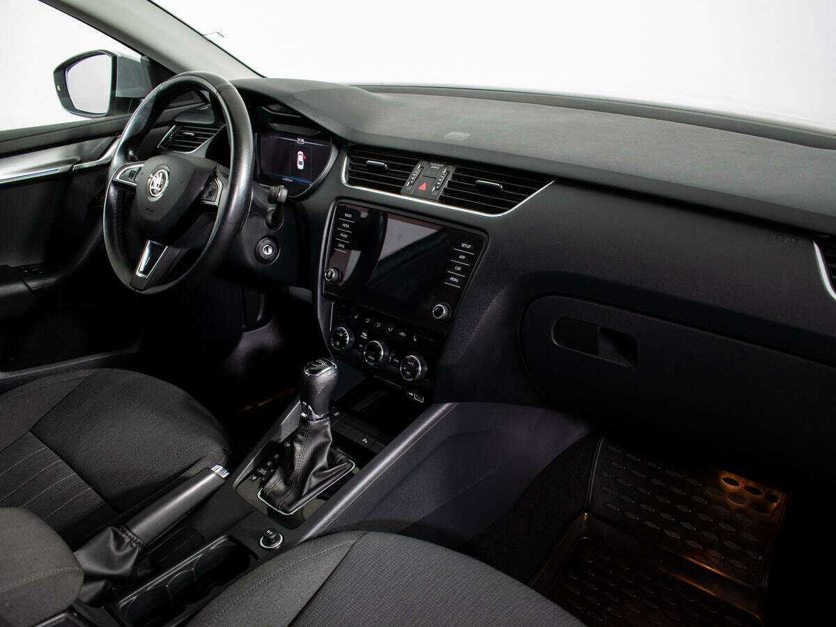 Б/У Шкода Октавия 2018 года. Фото: #3