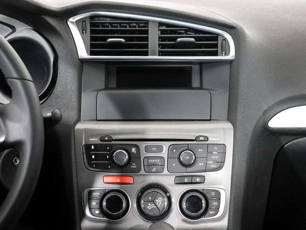 Б/У Ситроен Ц4 2015 года. Фото: #11