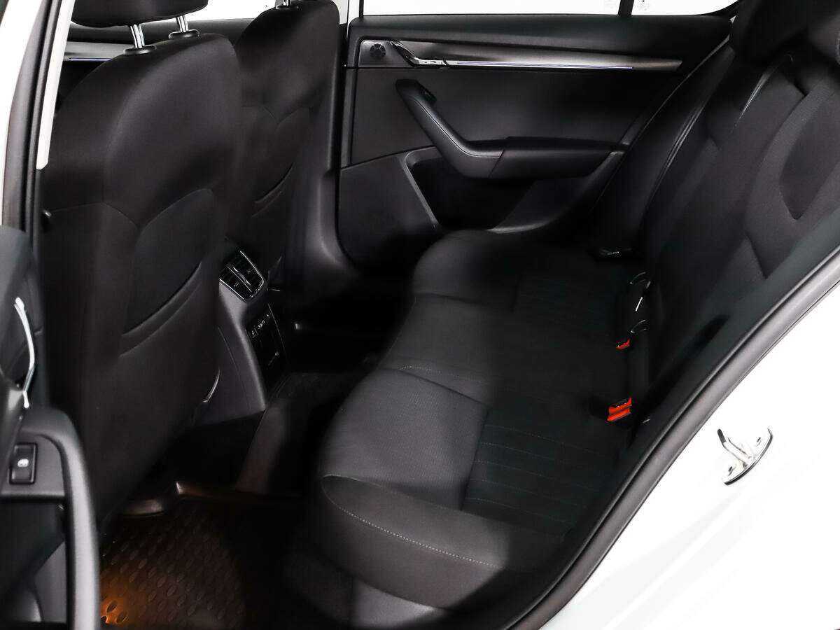 Б/У Шкода Октавия 2018 года. Фото: #9