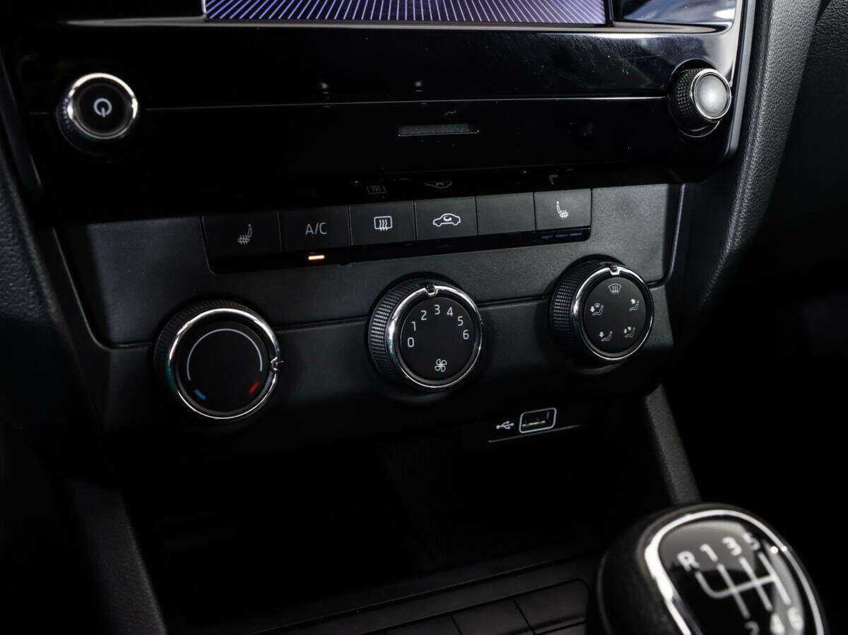 Б/У Шкода Октавия 2018 года. Фото: #11