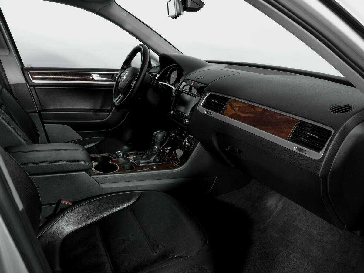 Б/У Фольксваген Туарег 2012 года. Фото: #8