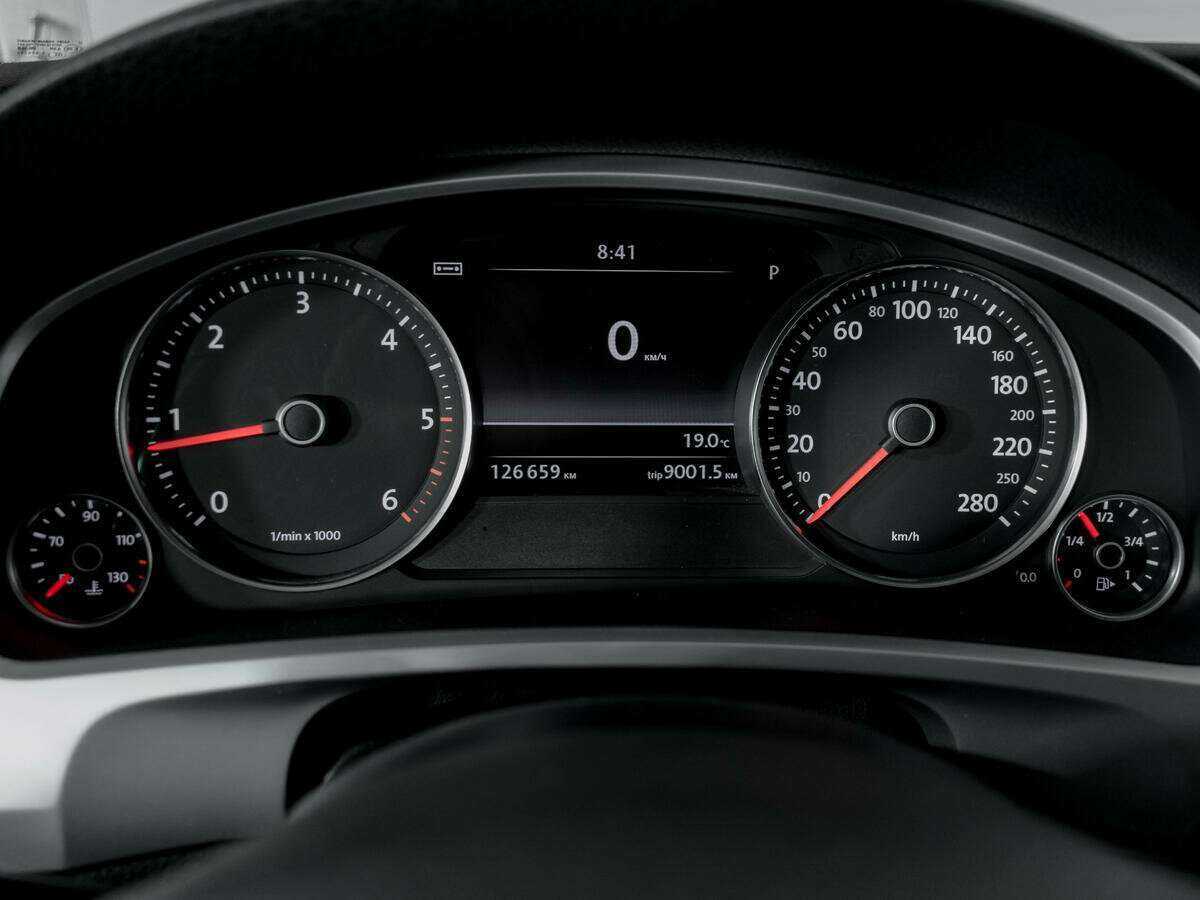 Б/У Фольксваген Туарег 2012 года. Фото: #10