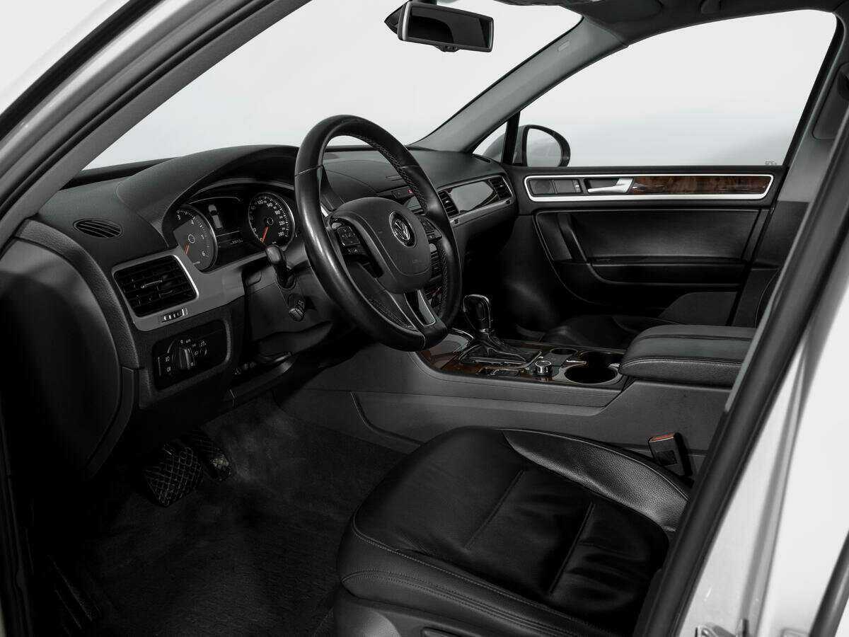 Б/У Фольксваген Туарег 2012 года. Фото: #13