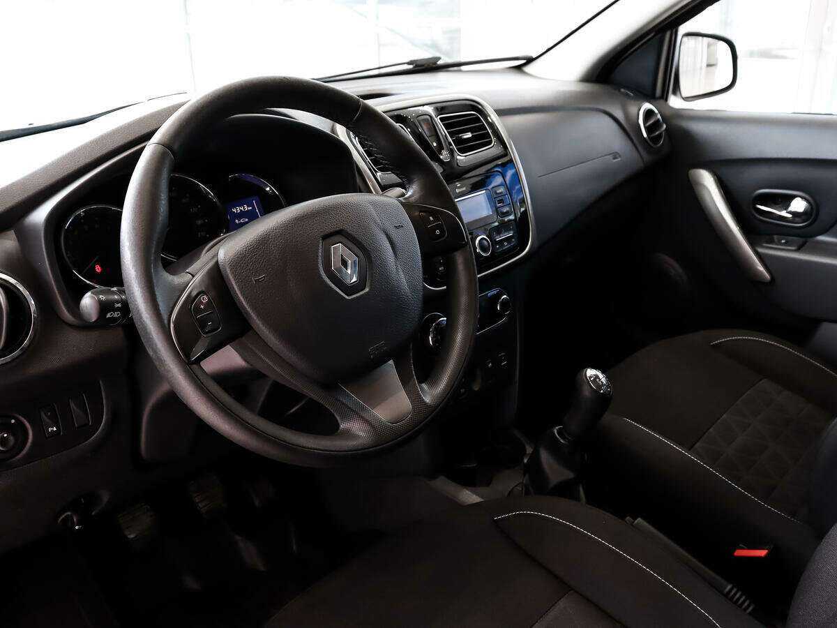 Б/У Рено Сандеро 2017 года. Фото: #8