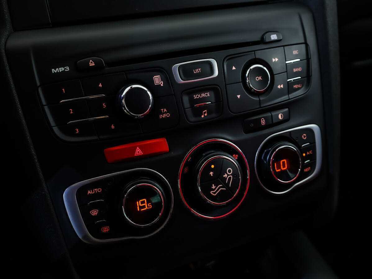 Б/У Ситроен Ц4 2012 года. Фото: #13