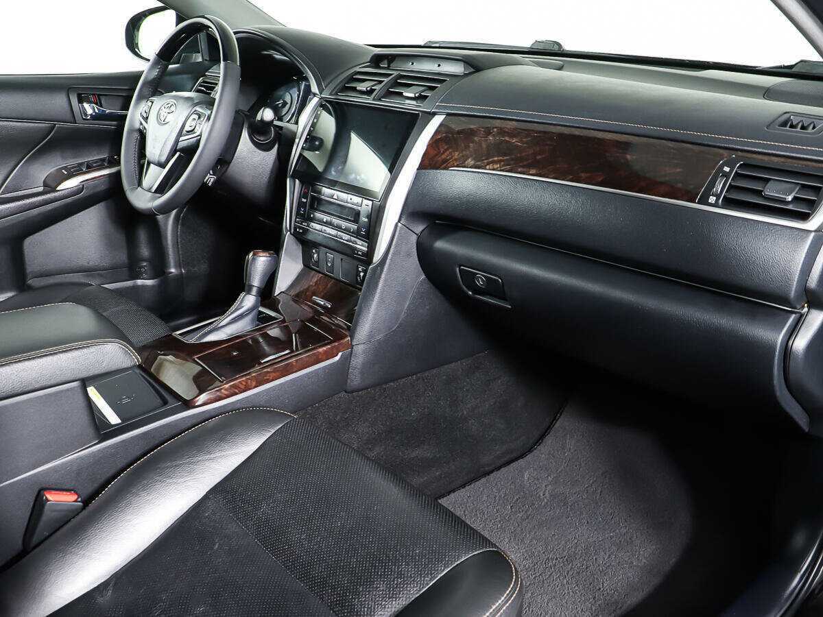 Б/У Тойота Камри 2017 года. Фото: #10