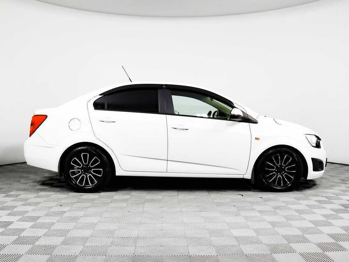 Б/У Шевроле Авео 2014 года. Фото: #3