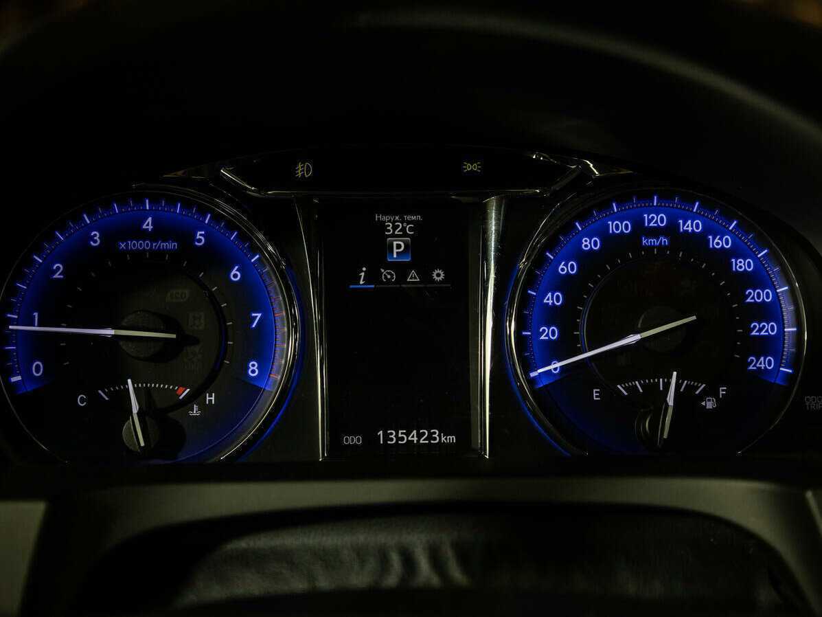 Б/У Тойота Камри 2017 года. Фото: #11