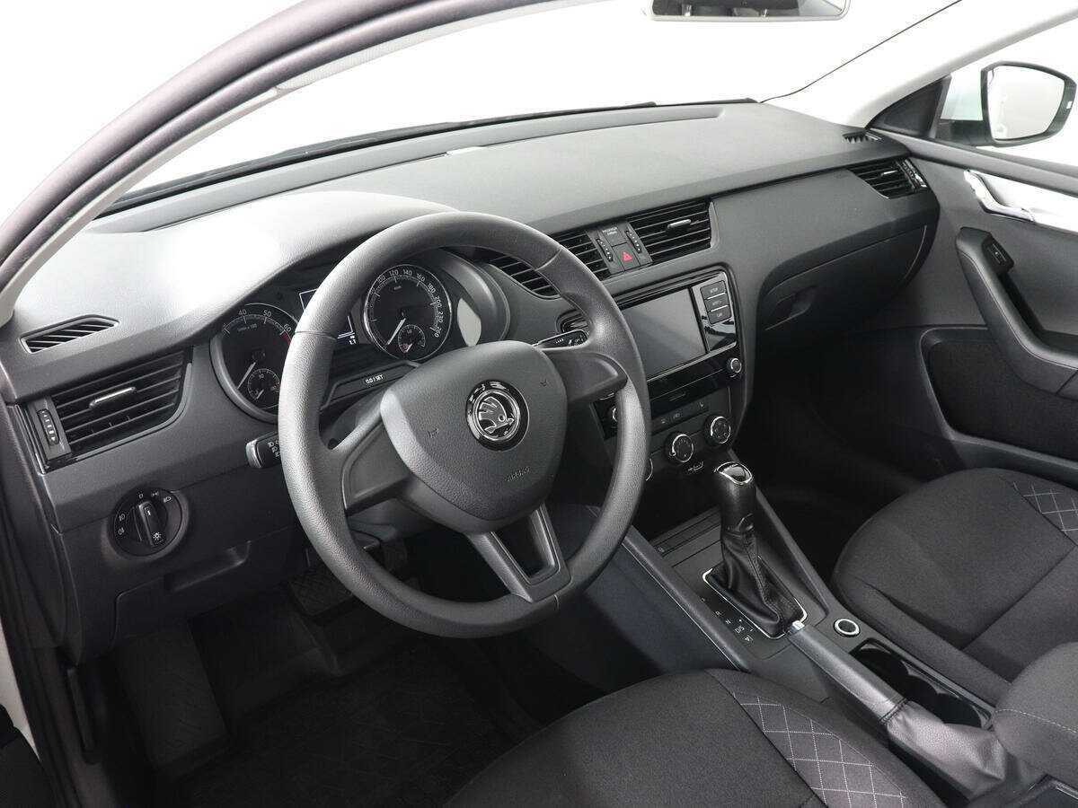 Б/У Шкода Октавия 2020 года. Фото: #8