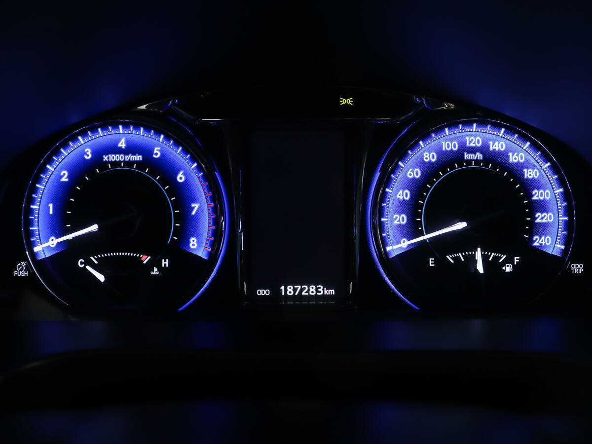 Б/У Тойота Камри 2015 года. Фото: #12