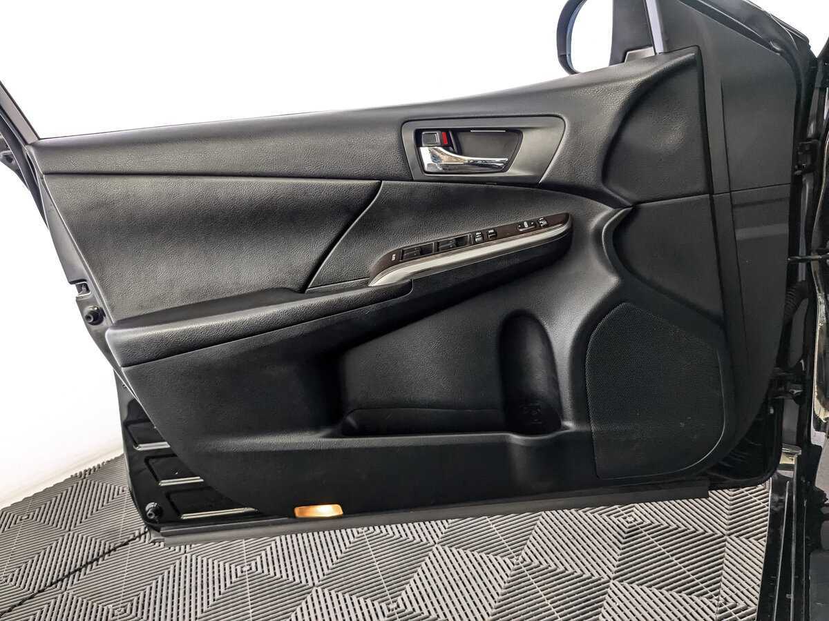 Б/У Тойота Камри 2017 года. Фото: #14