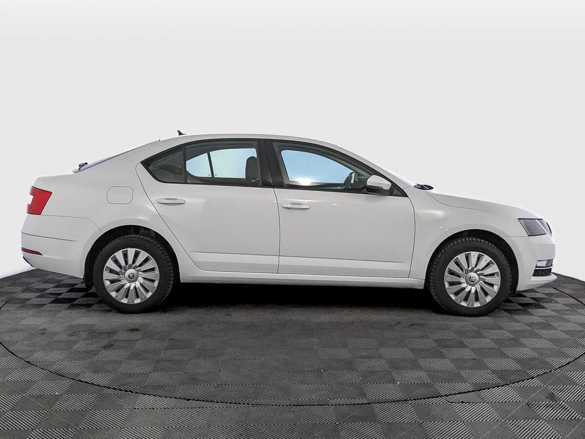 Б/У Шкода Октавия 2020 года. Фото: #3