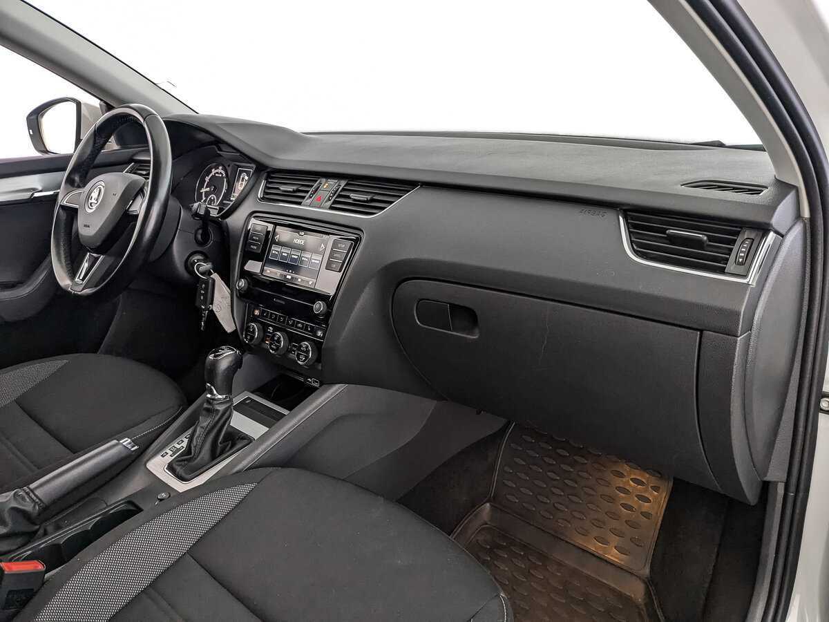 Б/У Шкода Октавия 2020 года. Фото: #8