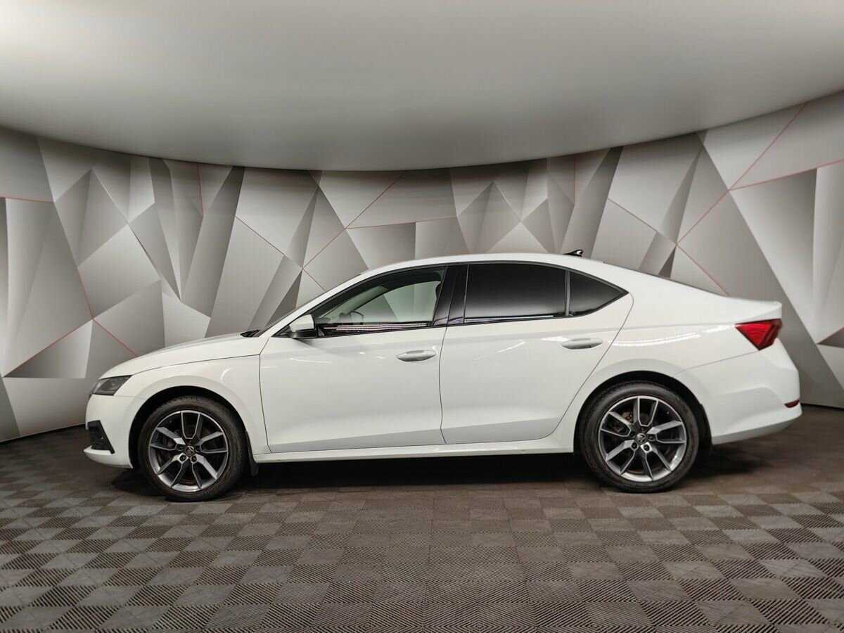 Б/У Шкода Октавия 2021 года. Фото: #4