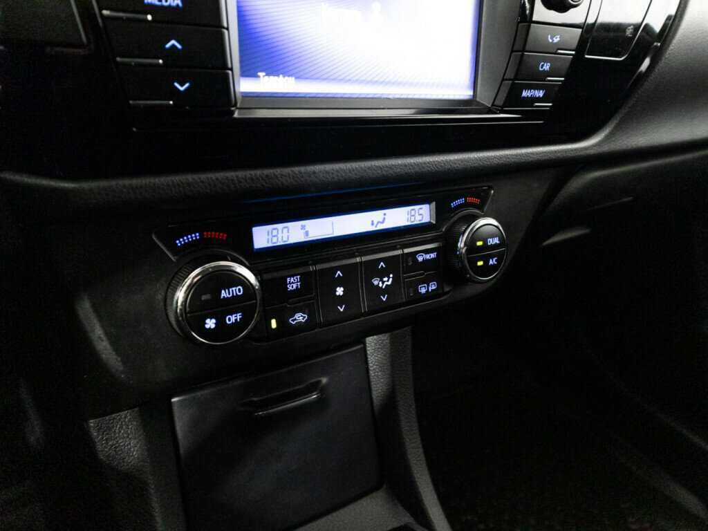 Б/У Тойота Королла 2014 года. Фото: #15