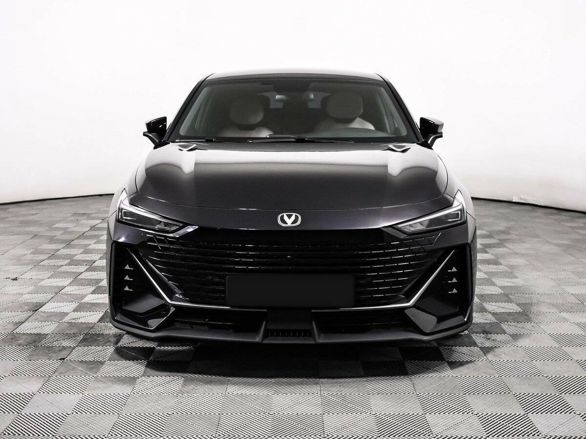 Б/У Чанган УНИ-В 2022 года. Фото: #1