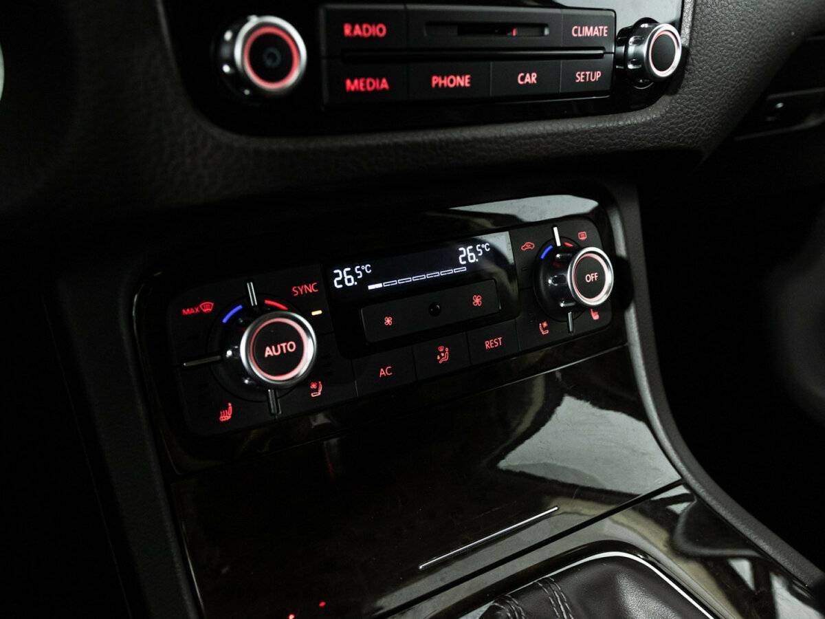 Б/У Фольксваген Туарег 2013 года. Фото: #19