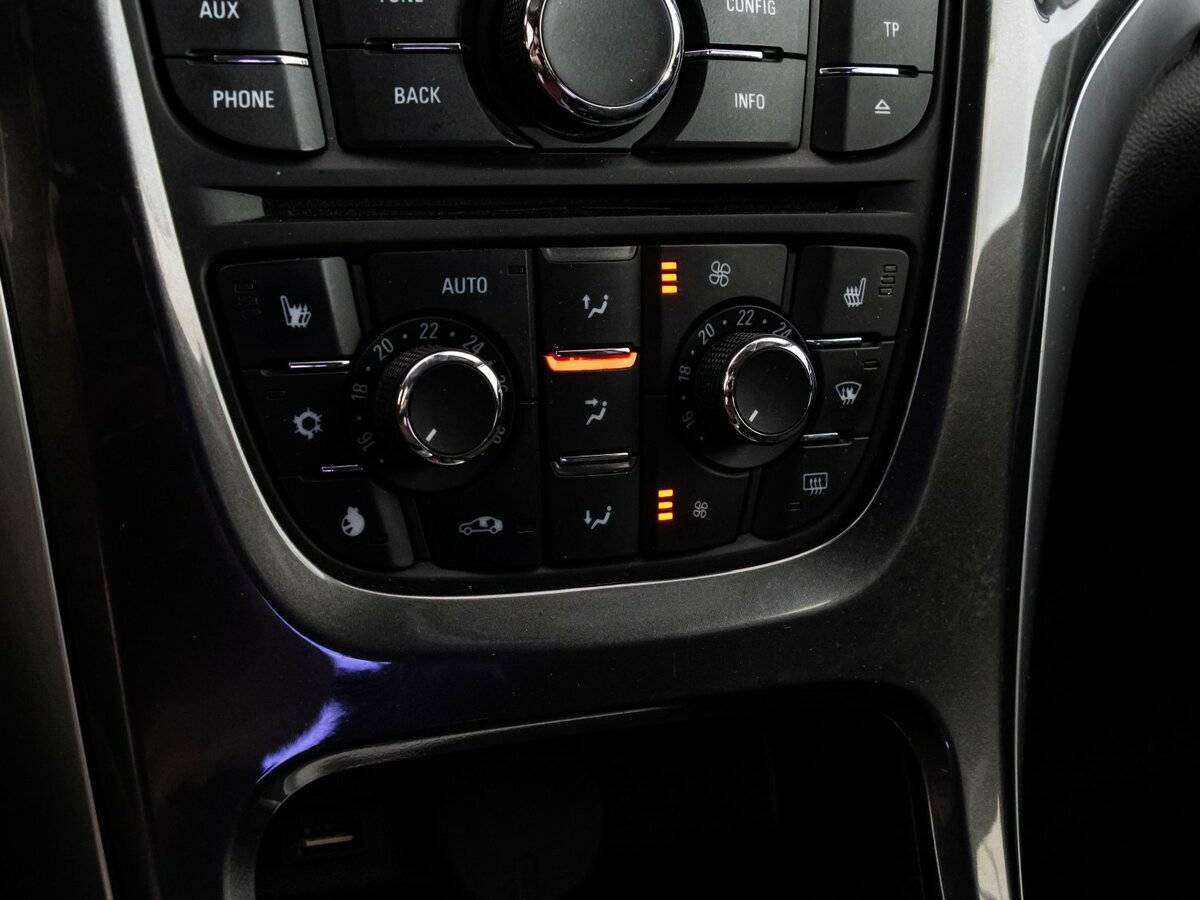 Б/У Опель Астра 2012 года. Фото: #13