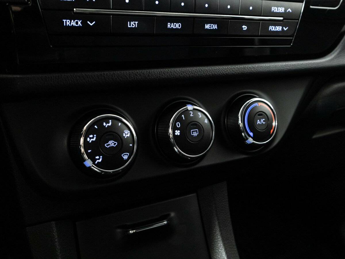 Б/У Тойота Королла 2013 года. Фото: #16