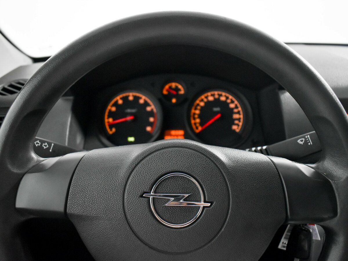 Б/У Опель Астра 2013 года. Фото: #12