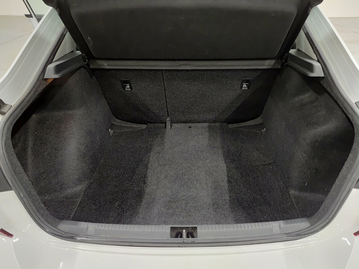 Б/У Фольксваген Поло 2021 года. Фото: #9