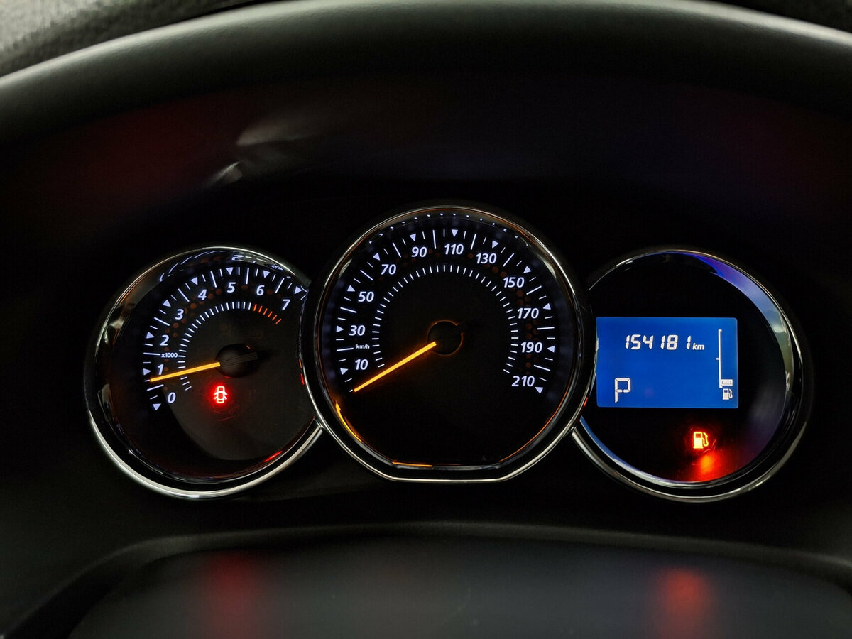 Б/У Рено Сандеро 2016 года. Фото: #12