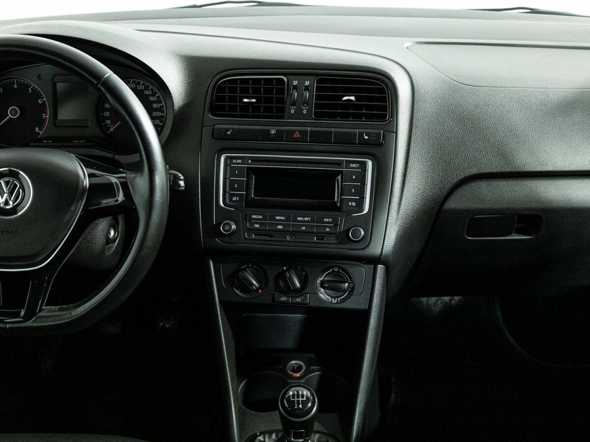 Б/У Фольксваген Поло 2015 года. Фото: #13