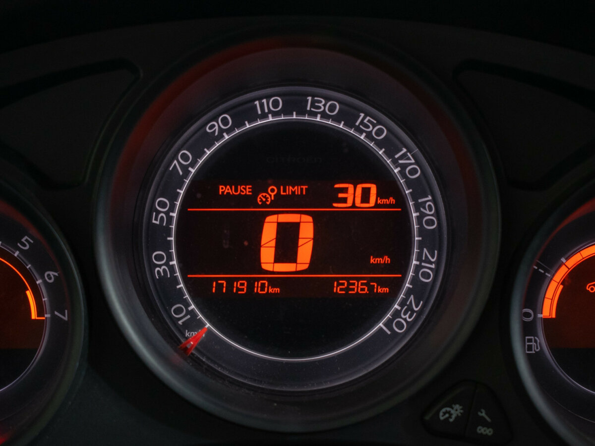 Б/У Ситроен Ц4 2013 года. Фото: #11