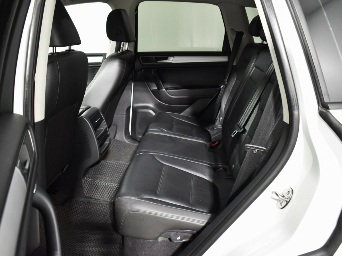 Б/У Фольксваген Туарег 2015 года. Фото: #10