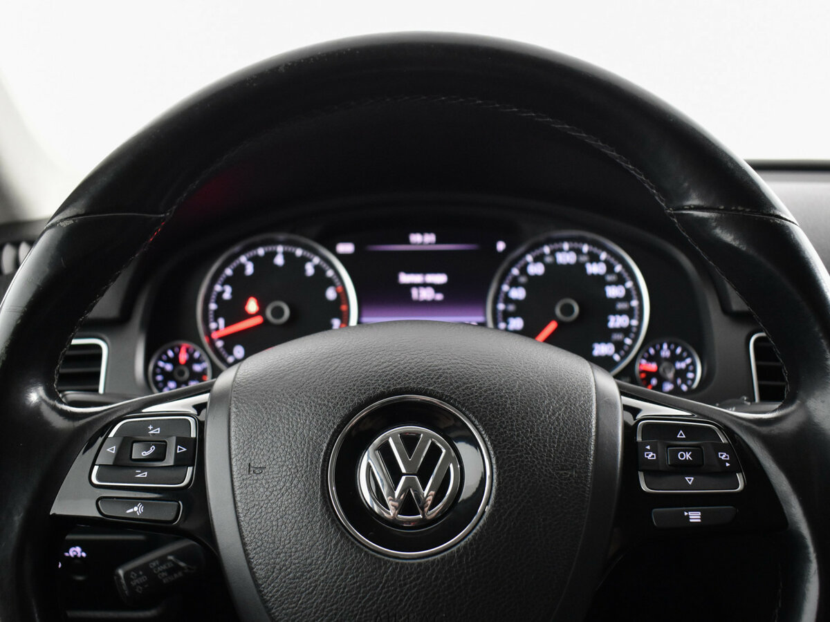 Б/У Фольксваген Туарег 2015 года. Фото: #13