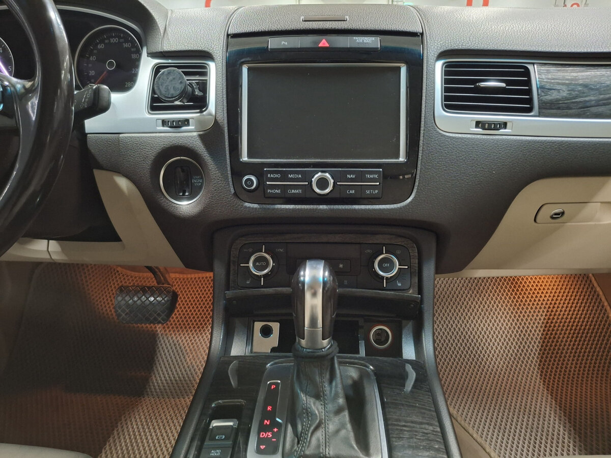 Б/У Фольксваген Туарег 2013 года. Фото: #14